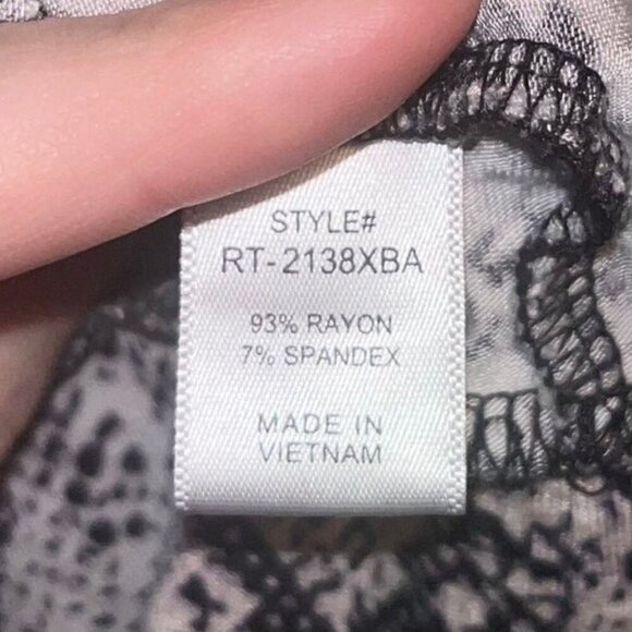 Zenana Size 3x Snake Skin Pattern Long Sleeve Hooded - Picture 4 of 4